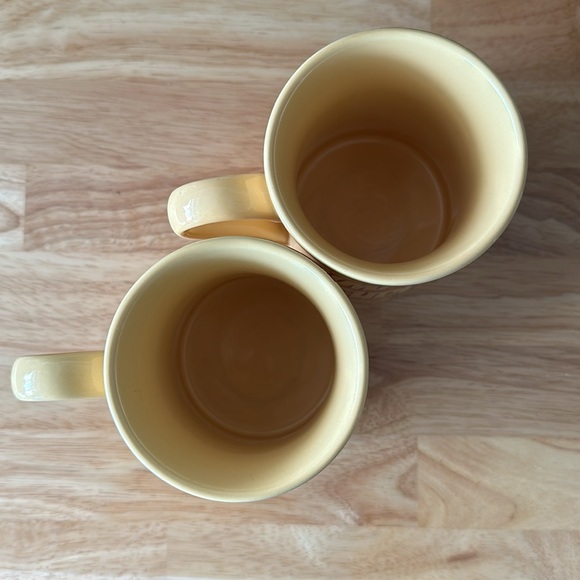 2 Disney Store - Winnie the Pooh Tall Mugs - Picture 4 of 5